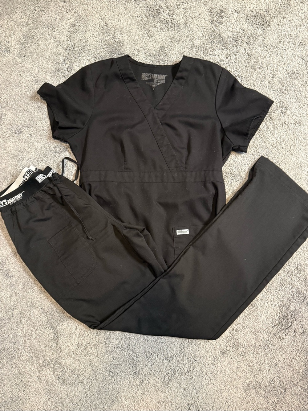 Grey's Anatomy Women's Black Scrub Top & Drawstring Pants